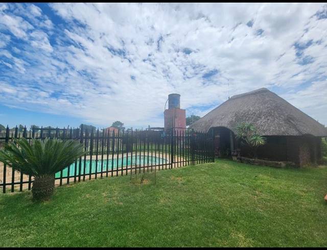 3 BEDROOM HOUSE FOR SALE IN MIDDELVLEI AH
